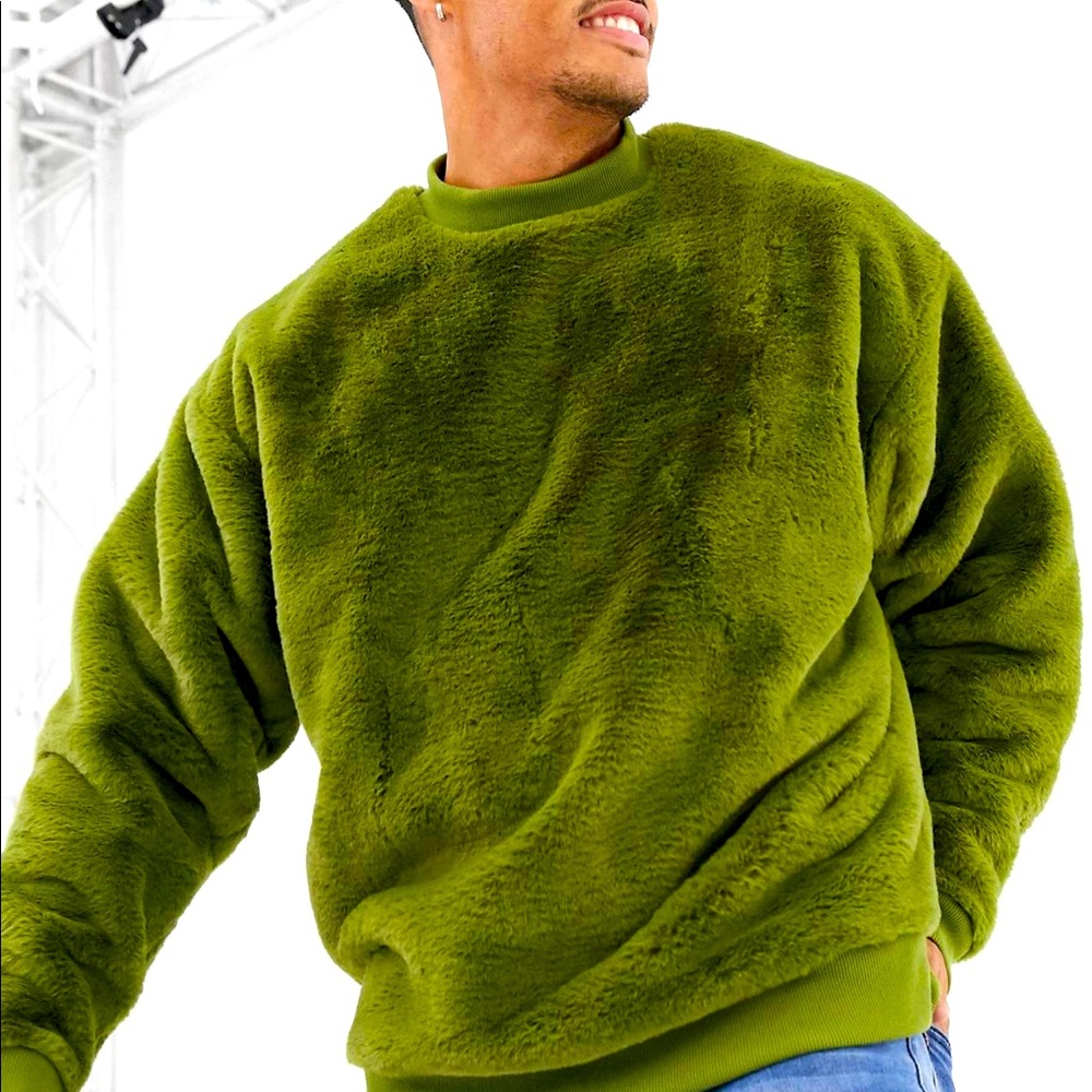ASOS DESIGN Oversized Men’s Faux Fur Sweatshirt- M